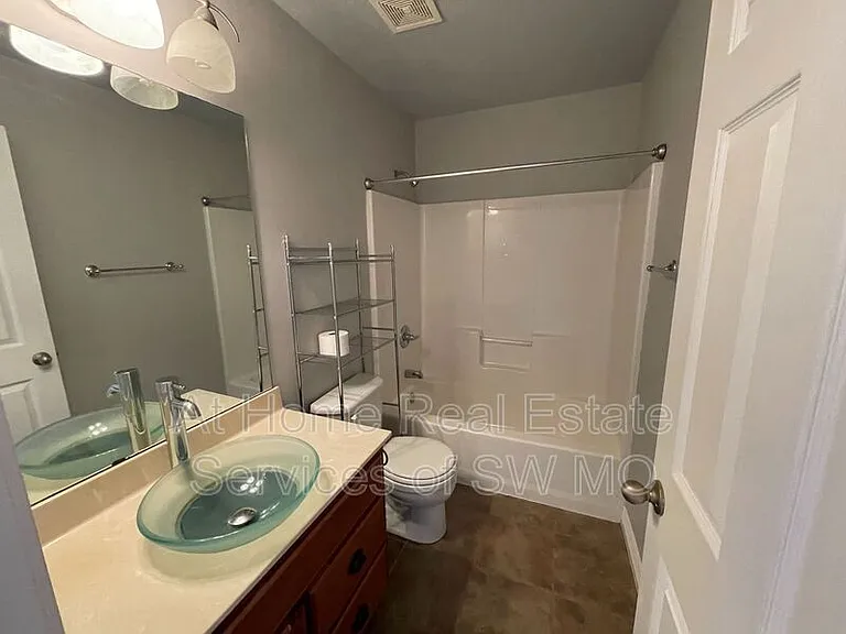6063 N 19th Ave — Photo 15