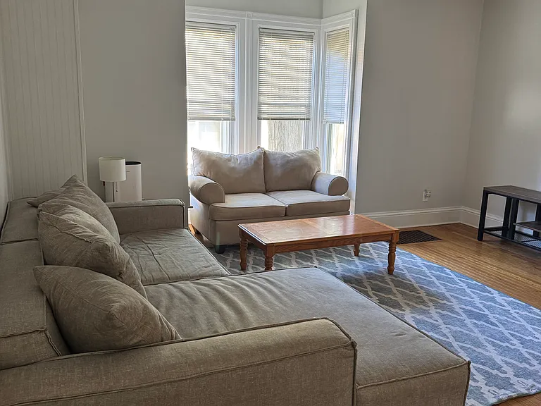 10 Barker St — Photo 1