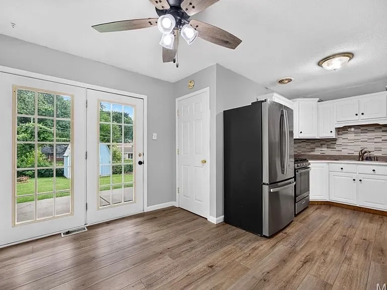 921 Gustane Dr — Photo 15
