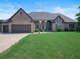 5165 W Pine Bluff Dr, New Palestine, IN 46163