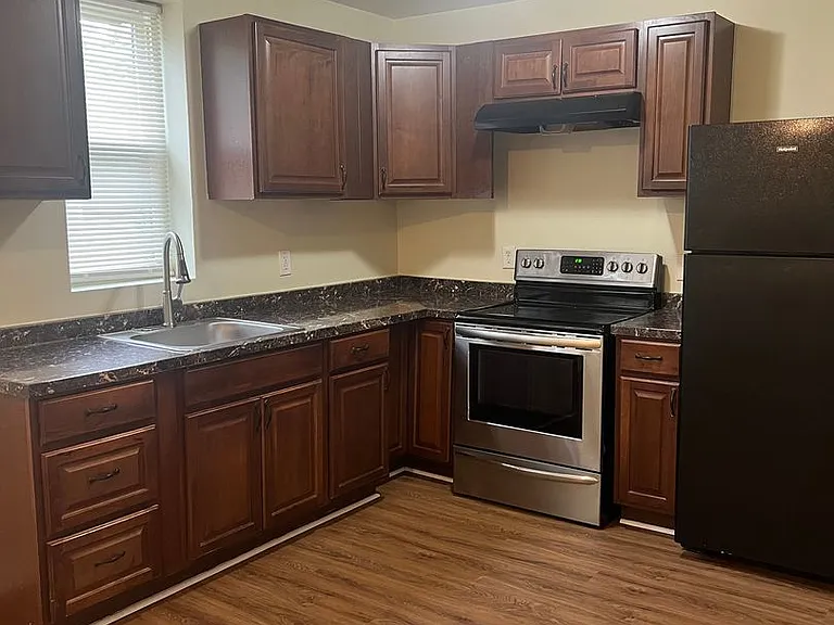 4300 Liberty Heights Ave — Photo 29