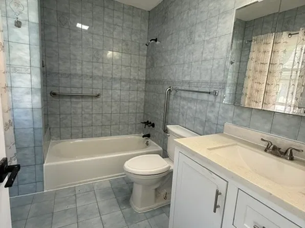 (undisclosed Address), Valley Stream, NY 11580