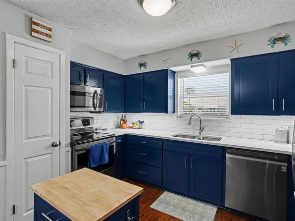 897 Bonita St, Bayou Vista, TX 77563