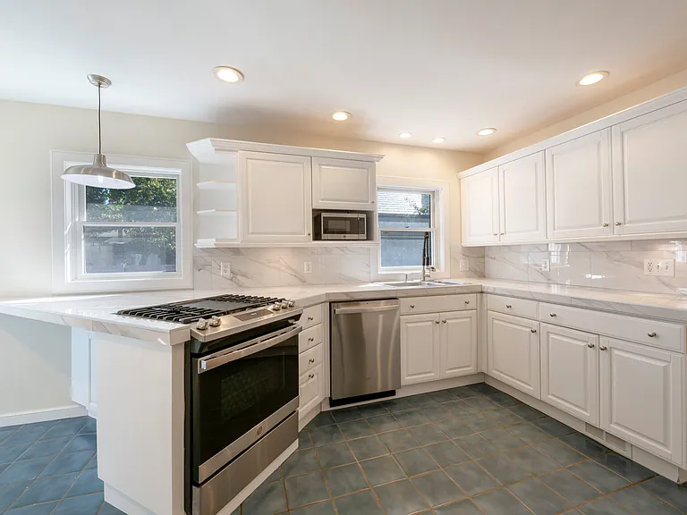 1621 E Princeton Ave — Photo 9