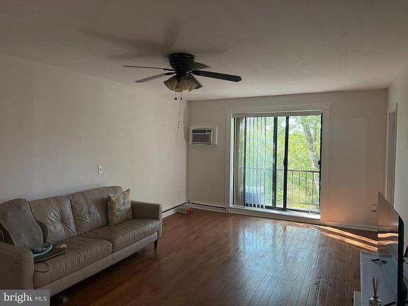 3rd image of 400 Glendale Rd #D-40