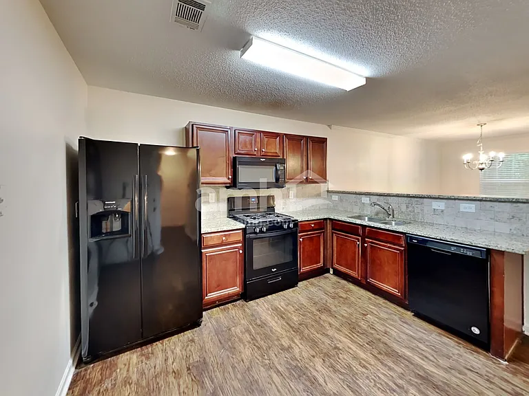 364 Hidden Creek Ln — Photo 3