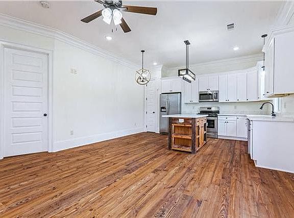 5th image of 2786 Wisteria St