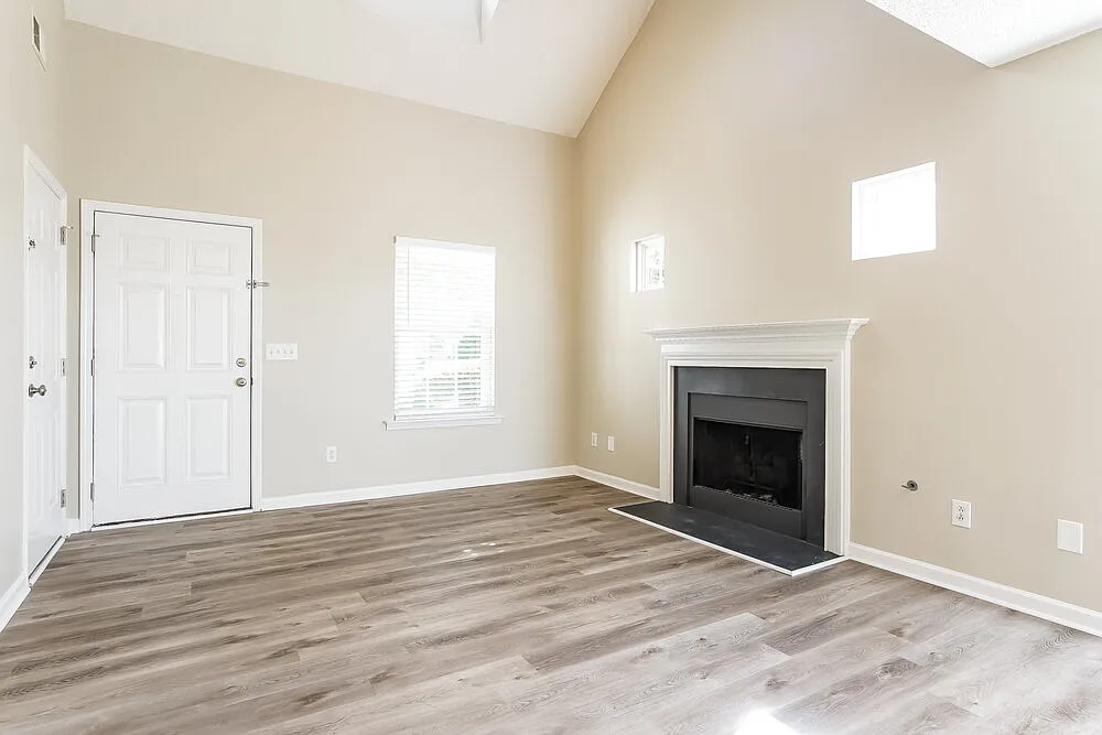 3 bed, 2.5 bath, 1384 sqft, $2,030 — Photo 4