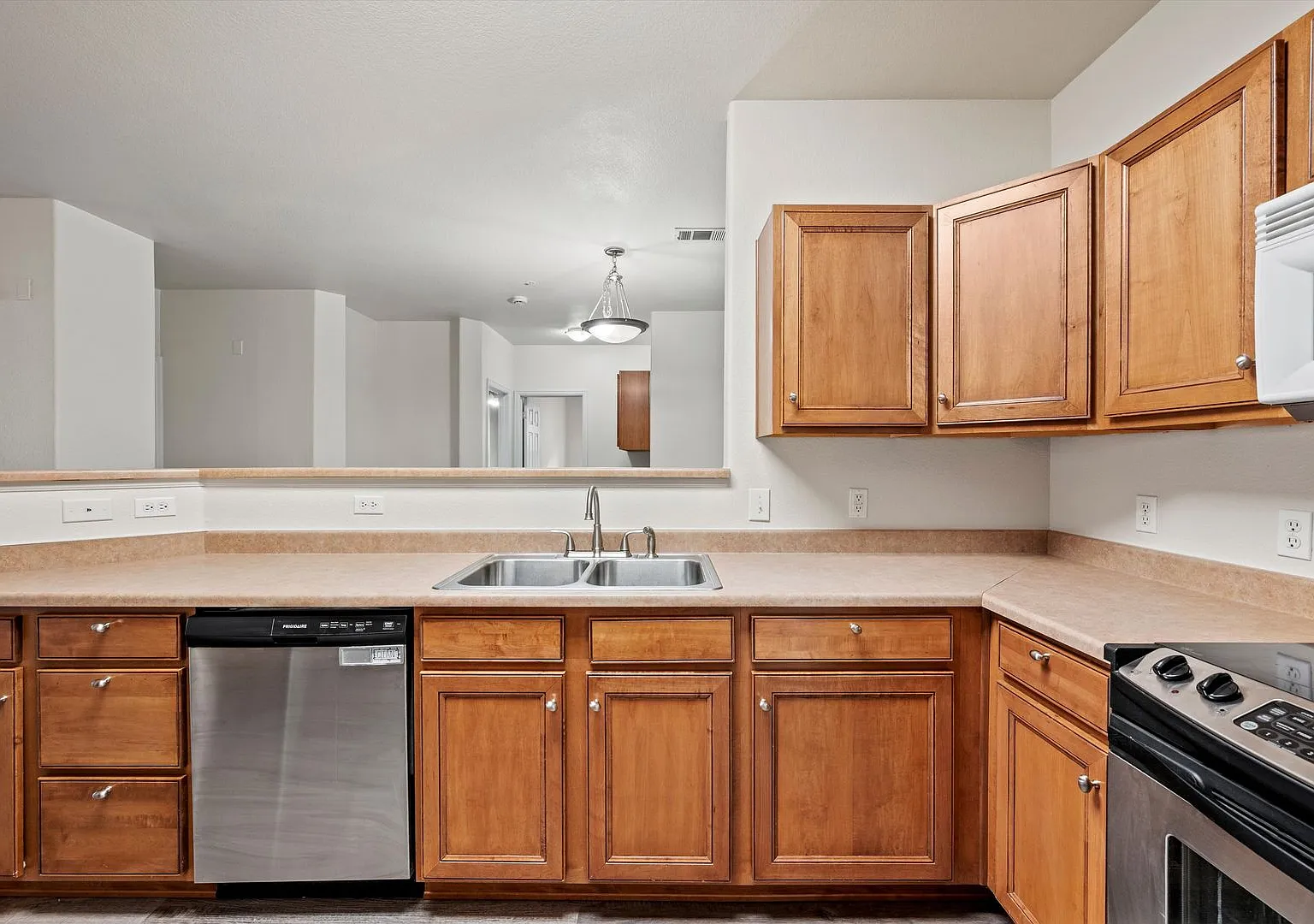 Spacious 3BR/2BA Condo | 2 Private Patios | Fireplace | A/C | W/D — Photo 3
