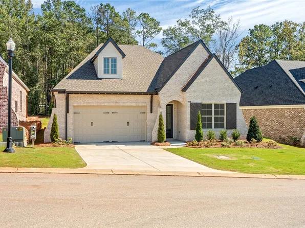 513 Windsor Dr, Opelika, AL 36801