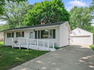 154 Sweetbriar Ct, South Elgin, IL 60177