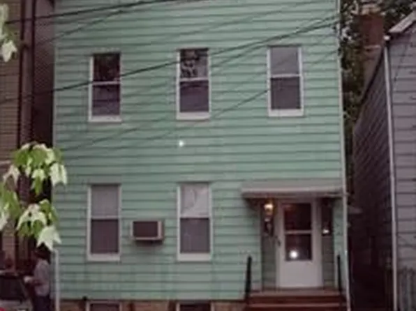 29 Schalk St, Newark, NJ 07105