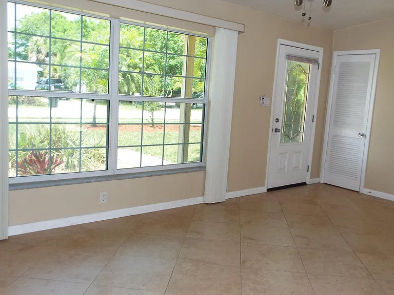 332 Berkeley St — Photo 5