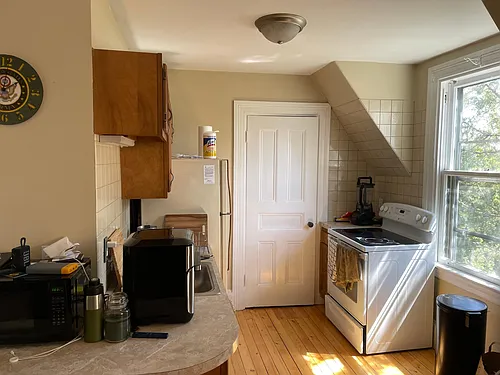 178 S Main St #B Photo 1