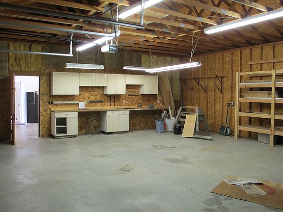 3rd image of 4511 Bluff Dr NE