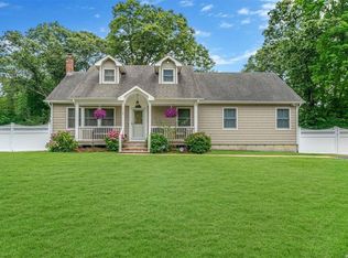 10 Fox Rd, Middle Island, NY 11953