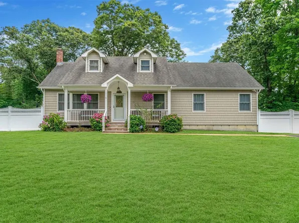 10 Fox Road, Middle Island, NY 11953