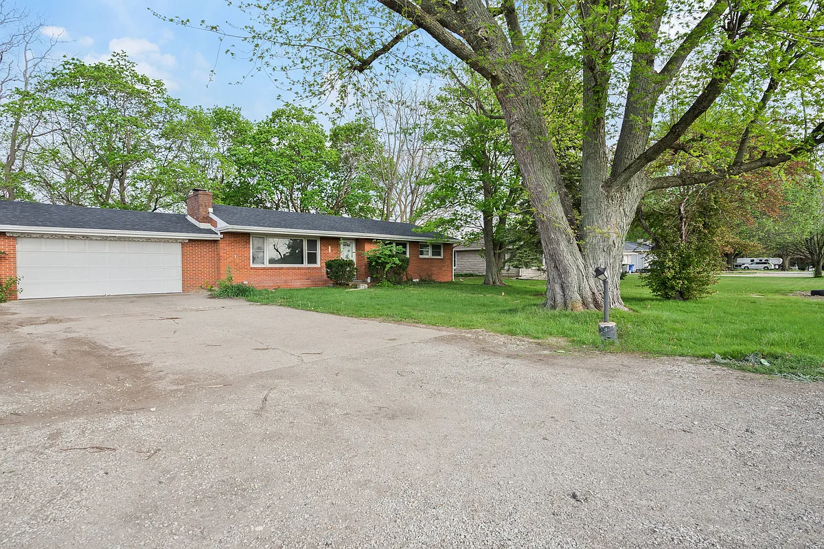 Building Photo - 3706 S Park Rd