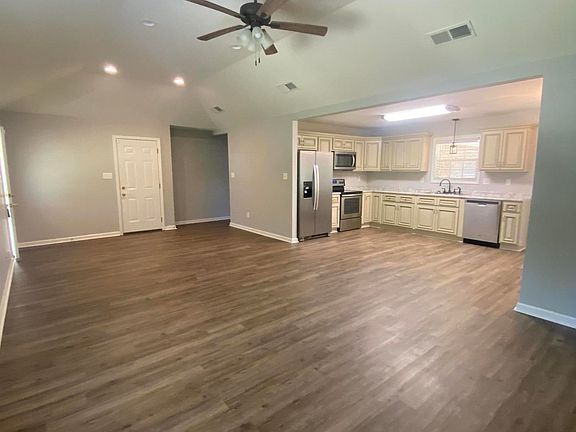 2nd image of 406 Miller Cir