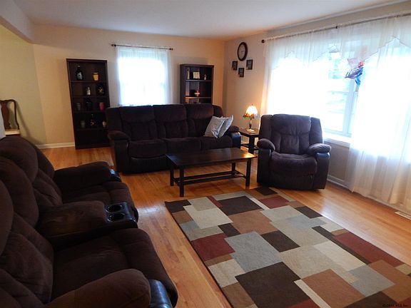 4th image of 23 Beechwood Dr