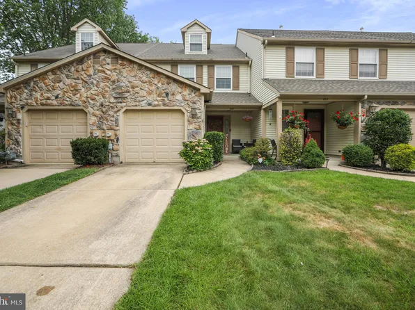 405 Hazelwood Ln, Marlton, NJ 08053