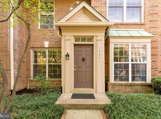 10351 Sager Ave, Fairfax, VA 22030