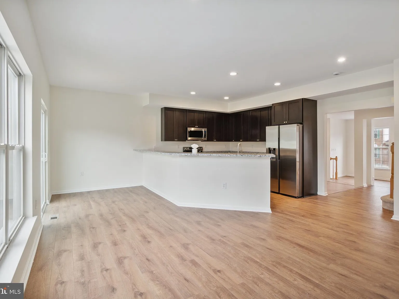 3 bed, 2.5 bath, 1932 sqft, $3,196 — Photo 4