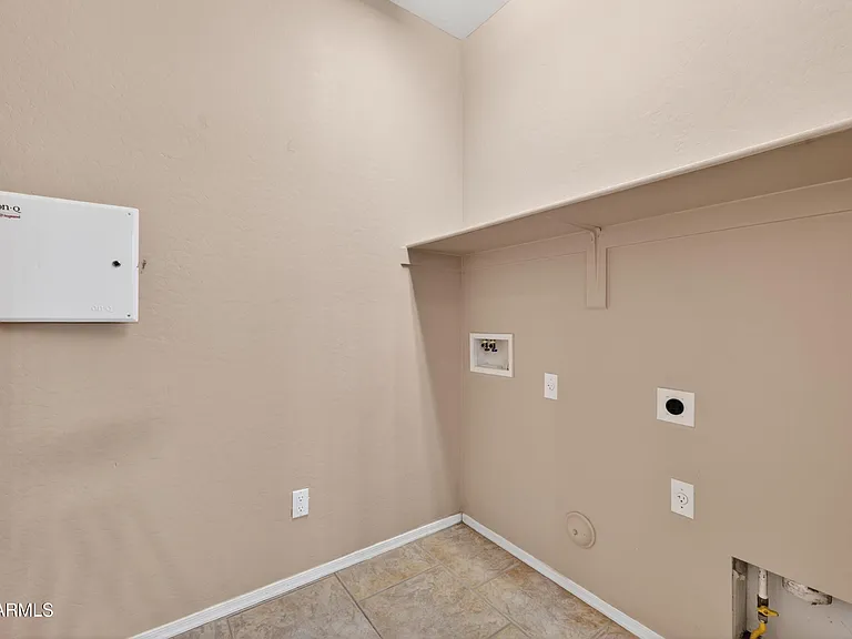 921 W Dana Dr — Photo 18
