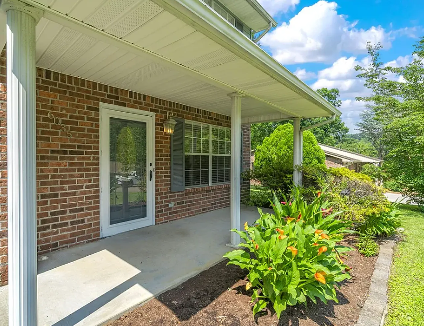 3 Bedroom Home in North Knoxville | Fenced Yard | 1-Car Garage | Available Now — Photo 2
