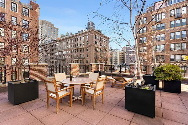 Sold by Douglas Elliman | media 10