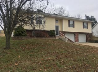 45 Whispering Oaks Dr, Washington, MO 63090