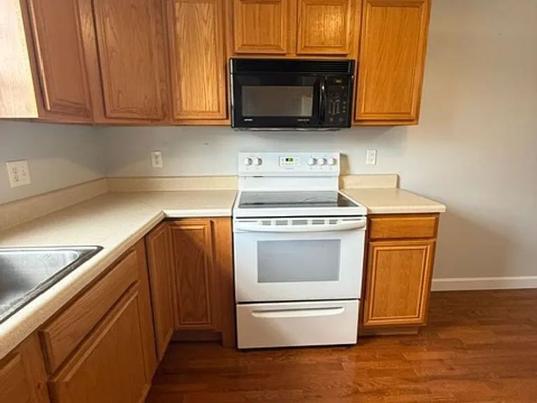 202 Landon Trl #202 — Photo 8