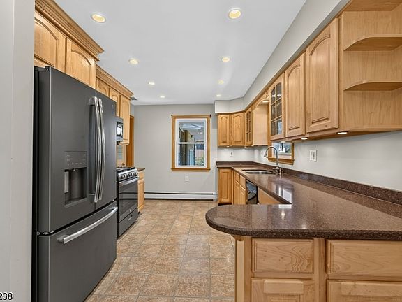 5th image of 12 Raritan Ave