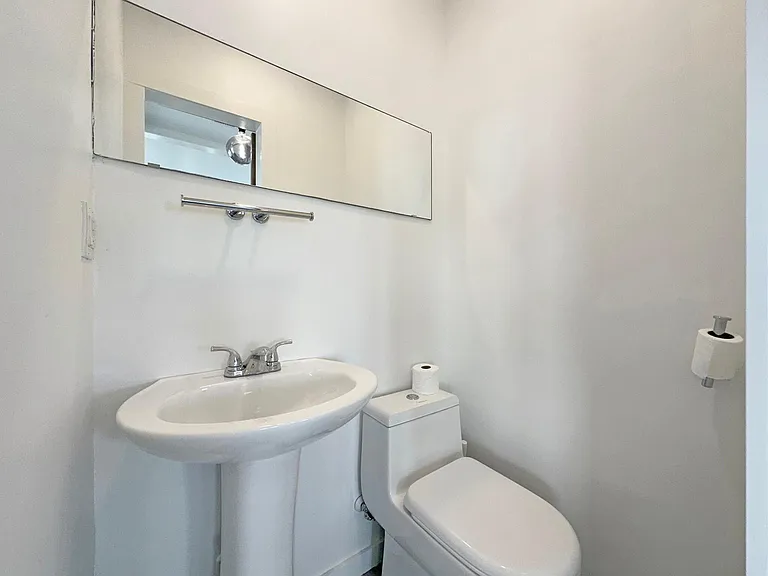 2496 Gilmore — Photo 21