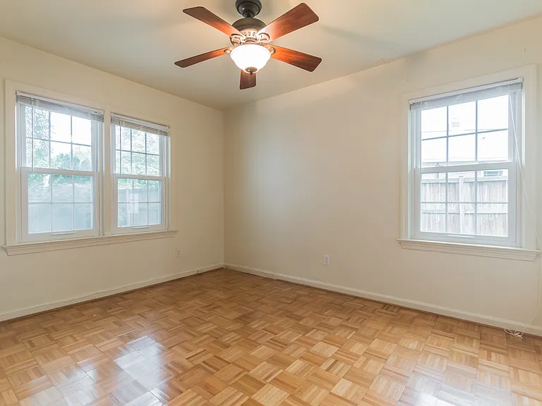 9702 Bellevue Dr — Photo 25