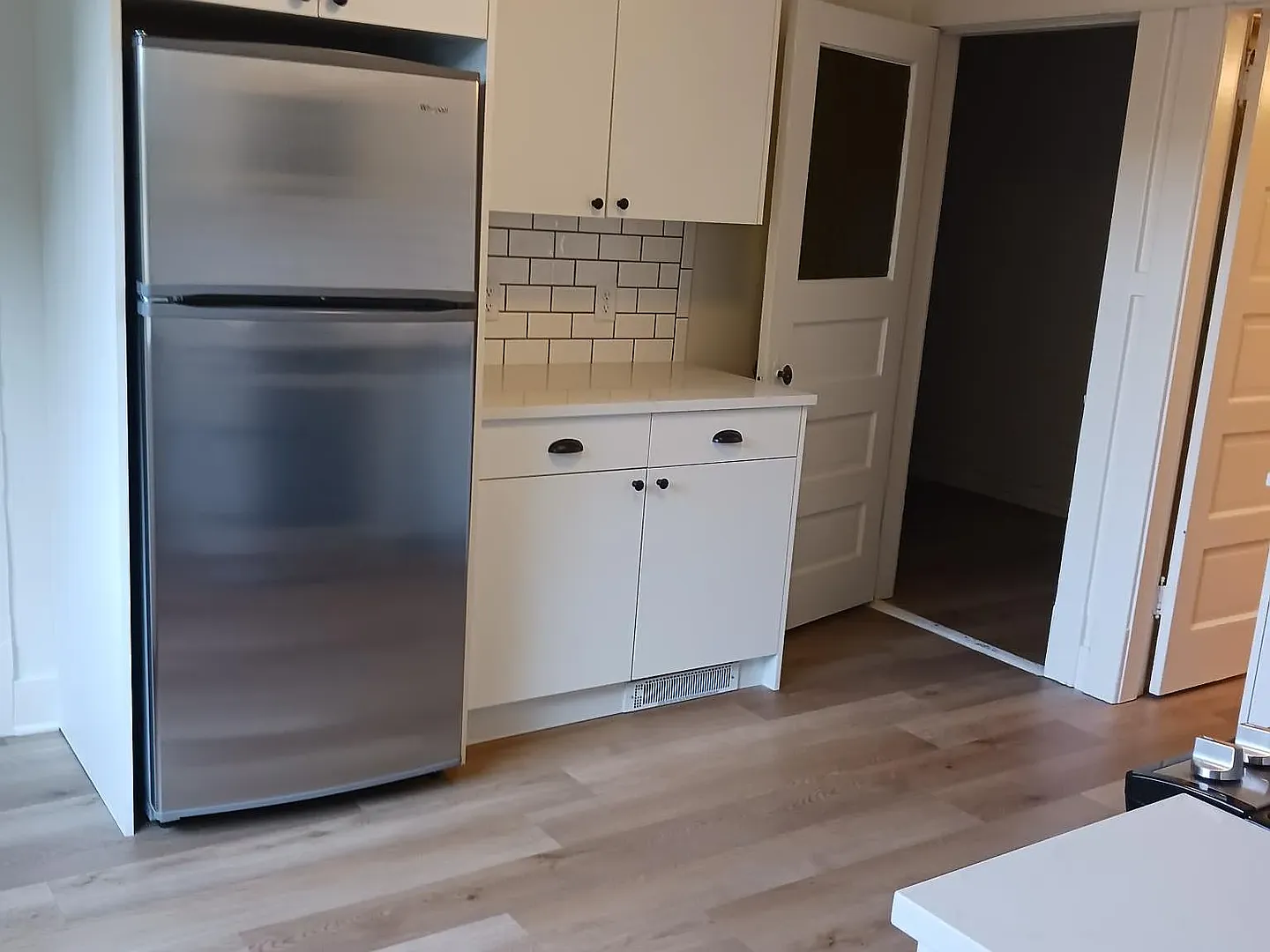 2- Bedroom in small building in Fremont — Photo 2