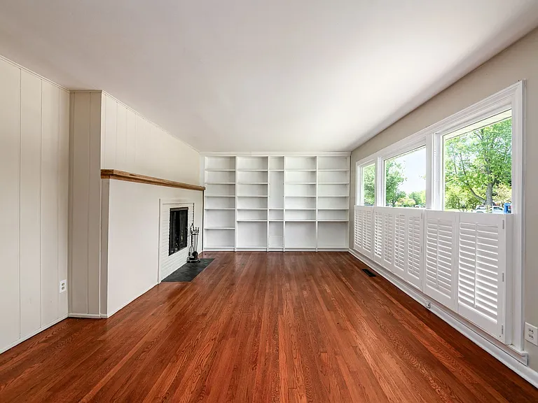 297 E Clearview Ave — Photo 17