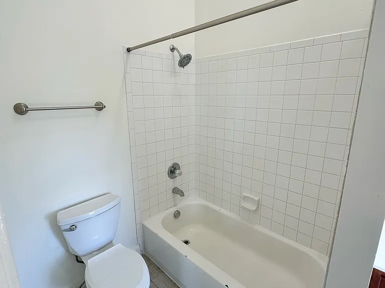 930 Summit Ave #2 — Photo 13