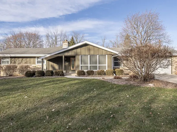 20280 Glenoaks DRIVE, Brookfield, WI 53045