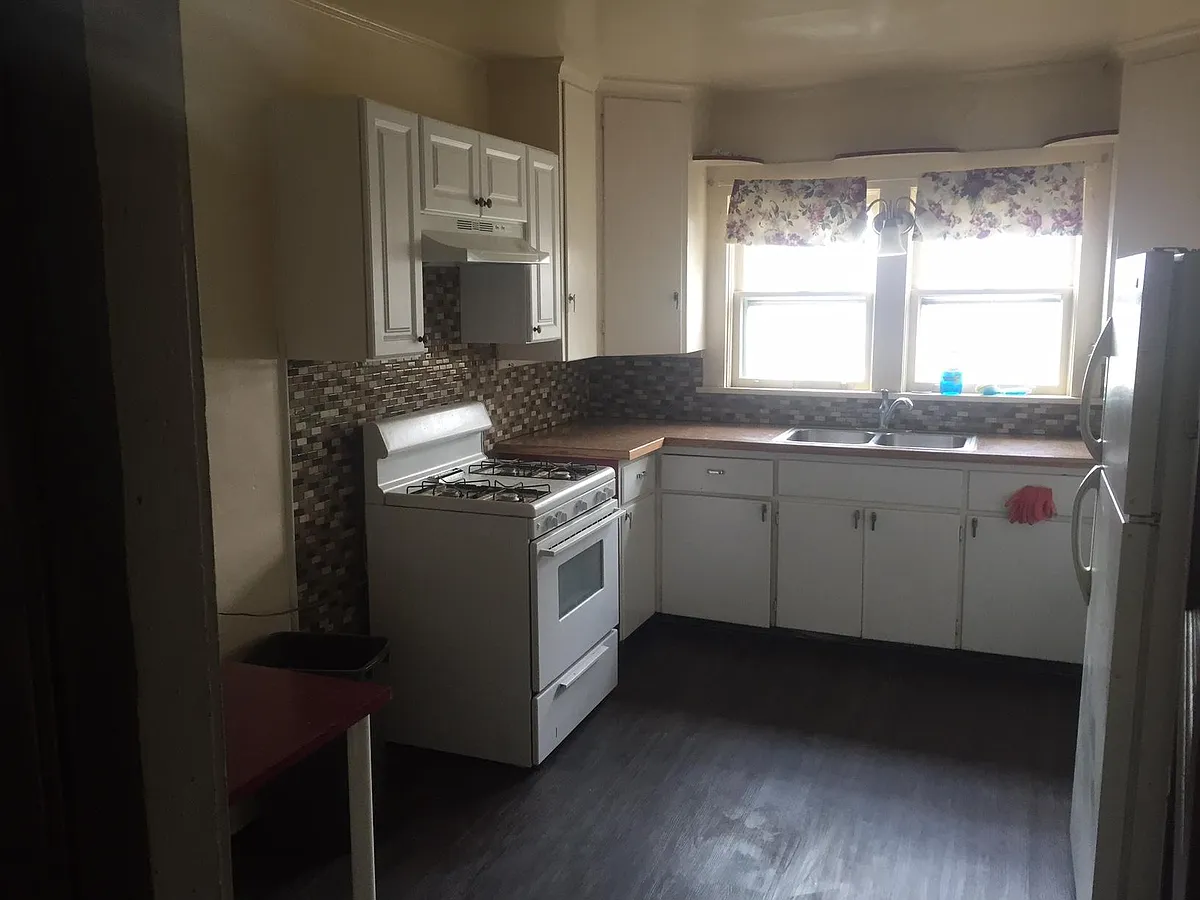 Building Photo - 618 Stewart Ave #D