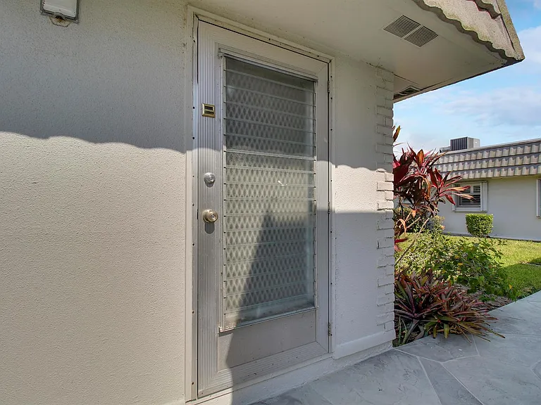 175 Valencia Dr #H — Photo 16