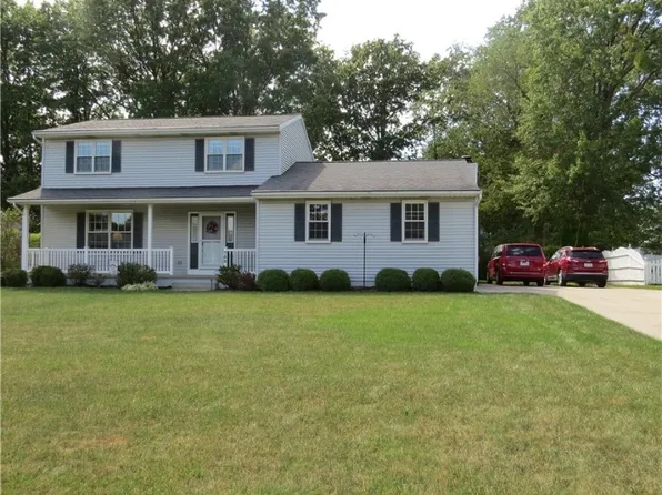 752 Trails End Dr, Amherst, OH 44001