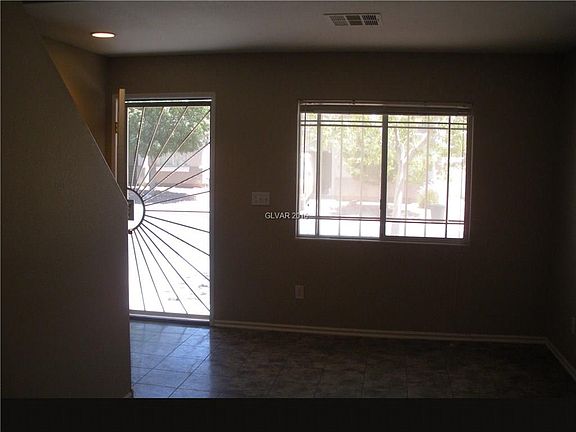 3rd image of 2161 Clancy St