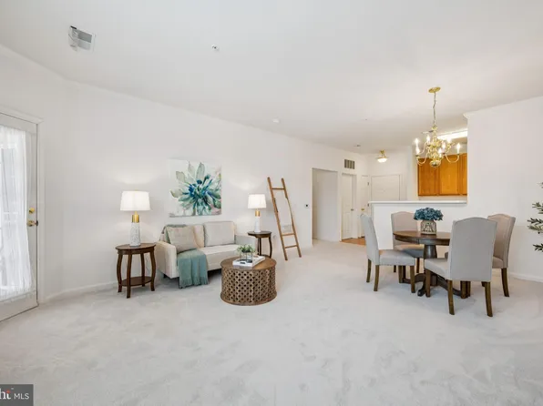 2608 Chapel Lake Dr APT 312, Gambrills, MD 21054