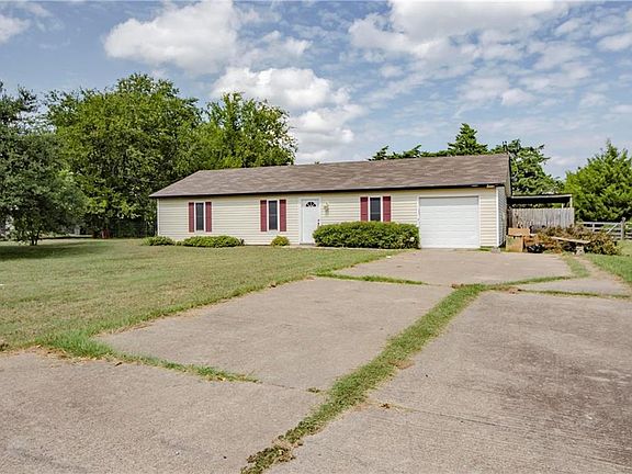 2nd image of 1004 Lynda Ln