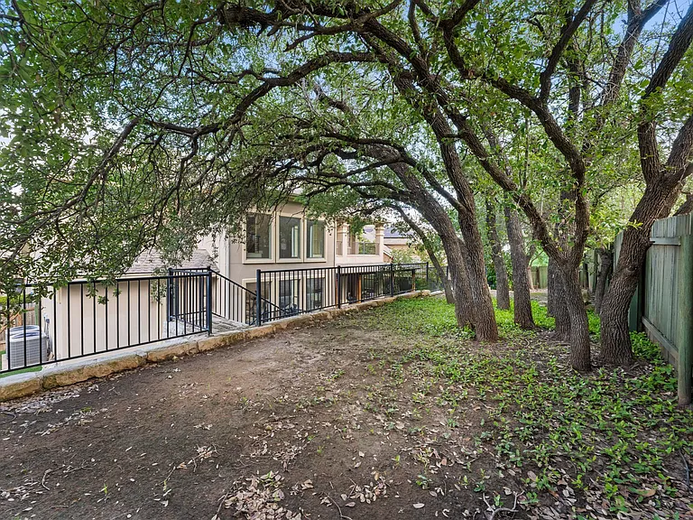 13500 Coleto Creek Trl — Photo 37