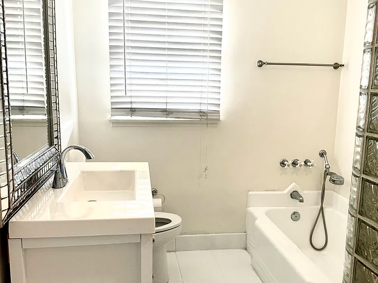2301 N Poinsettia Ave — Photo 5