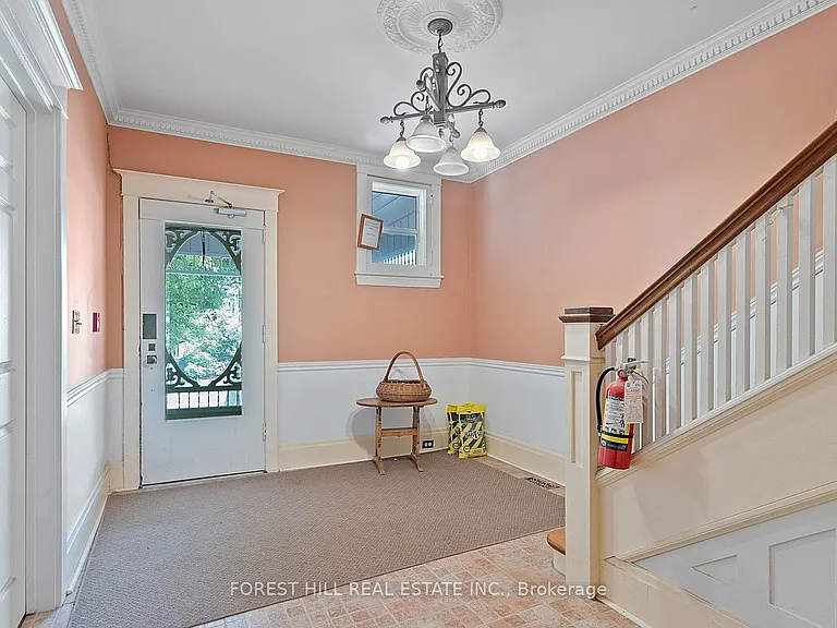 36 Arnold Cres #UPPER — Photo 7