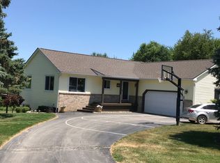 10627 McMaster Ct, Fenton, MI 48430