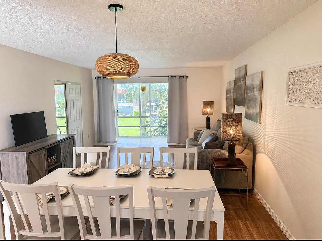2 bed, 1.0 bath, 819 sqft, $2,400 — Photo 4